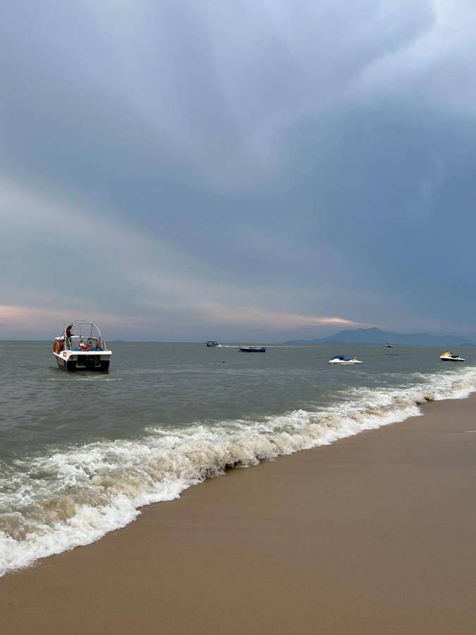 By The Sea Beachfront Designer Suites Penang - Managed By Art Of Tree Batu Feringgi Exterior foto