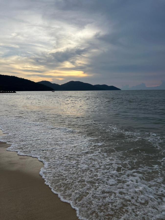 By The Sea Beachfront Designer Suites Penang - Managed By Art Of Tree Batu Feringgi Exterior foto