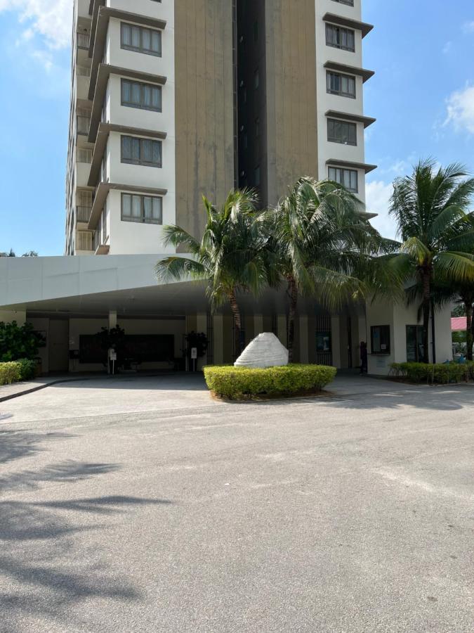 By The Sea Beachfront Designer Suites Penang - Managed By Art Of Tree Batu Feringgi Exterior foto